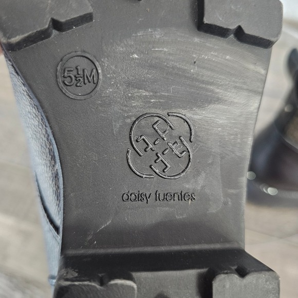 Daisy Fuentes Boots Lace Up Lug Sole Ankle Booties Monogram Bling Accent 5.5M - Picture 9 of 10